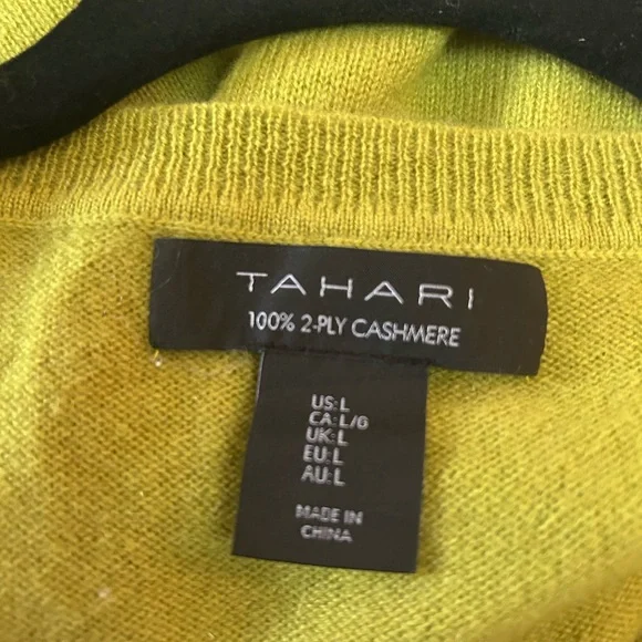 Tahari 100% Cashmere V-Neck Sweater NWOT - Picture 3 of 4